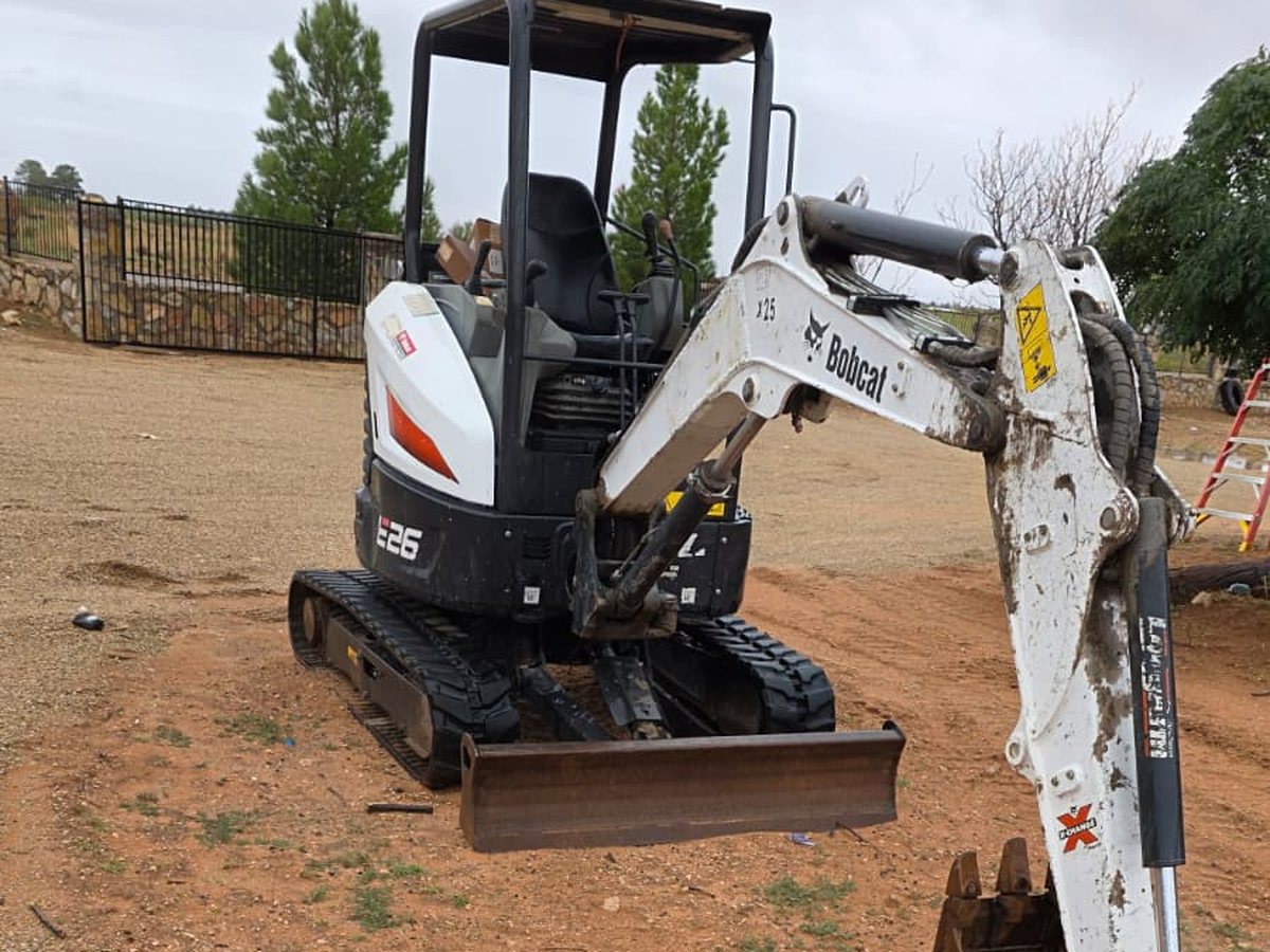 Miniexcavadora Bobcat E26 en renta por d&iacute;a en El Paso, Texas
