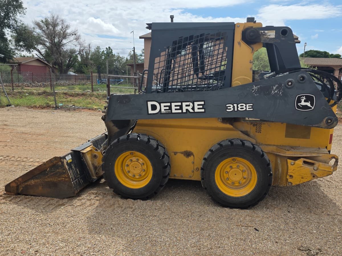 Minicargador John Deere 318E en renta por d&iacute;a en El Paso, Texas